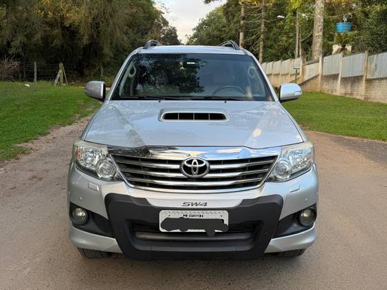 TOYOTA HILUX SW4 3.0 SRV 4X4 7 LUGARES 16V TURBO INTERCOOLER DIESEL 4P AUTOMÁTICO
